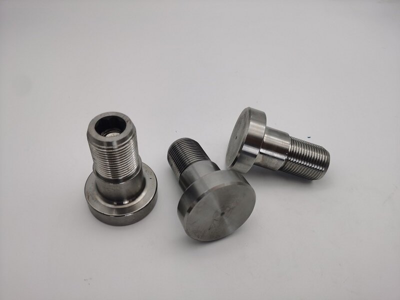 ¿Cómo mejora el procesamiento de forja la resistencia y la precisión de los componentes industriales?