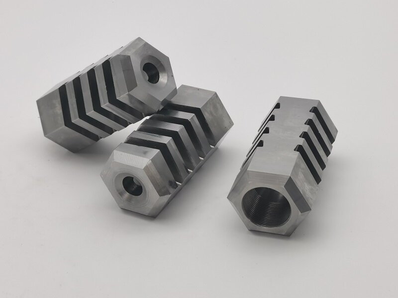 ¿Cómo mejora una pieza de conexión de tubo hexagonal sus ensamblajes mecánicos?